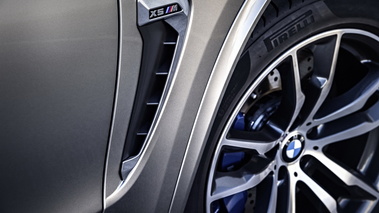 BMW X5M 2014 - Gris - détail, prise d'air latérale