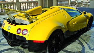 Bugatti Veyron Grand Sport - noire/jaune 3/4 arrière droit