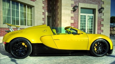 Bugatti Veyron Grand Sport - noire/jaune - profil droit