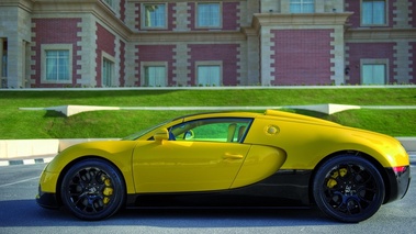 Bugatti Veyron Grand Sport - noire/jaune - profil gauche