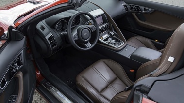 Jaguar F-Type V6 S rouge intérieur 2