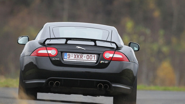 Jaguar XKR-S noir face arrière penché