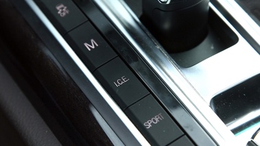 Maserati Quattroporte MY2013 marron commandes console centrale debout