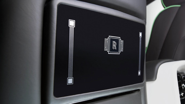 Rolls Royce Phantom Series II noir tablette arrière