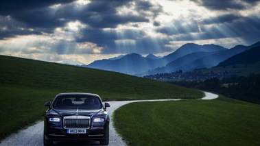 Rolls Royce Wraith marron/noir face avant travelling