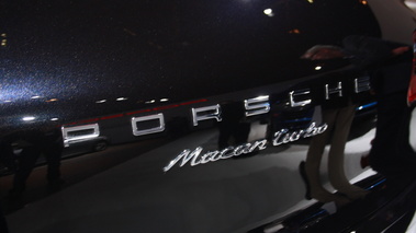Porsche Macan Turbo - noir - 