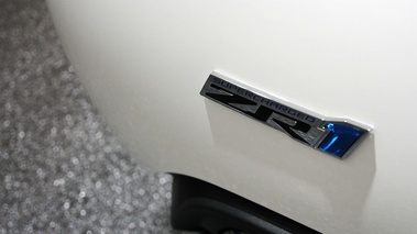 Mondial de l'Automobile de Paris 2012 - Chevrolet Corvette C6 ZR1 blanc logo coffre