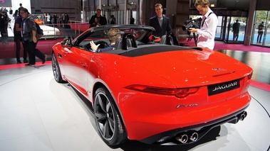 Mondial de l'Automobile de Paris 2012 - Jaguar F-Type S V8 rouge 3/4 arrière gauche