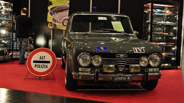Alfa Giulia carabinieri, grise, action face