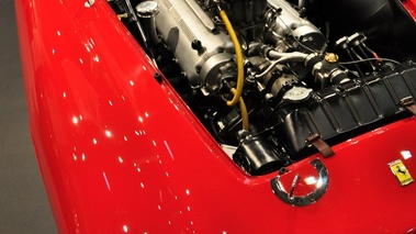 Ferrari 512 rouge, plongée
