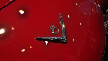 Fiat 8V, rouge, logo