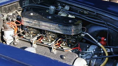 Cars & Coffee Paris - Ferrari 250 GT bleu moteur