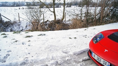Honfleur - Tesla Roadster Sport rouge phare avant