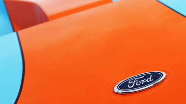 Ford constructeur d'automobiles fondé en juin 1903 par Henry Ford