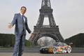 BMW M3 by Jeff Koons 3/4 avant gauche Tour Eiffel