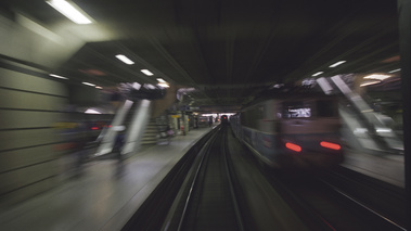 train travelling passage en gare