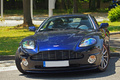 1er GT Prestige Montlhéry - Aston Martin Vanquish S bleu face avant penché