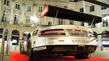 Aston Martin DB9 GT3 gris 3/4 arrière gauche