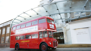 Bus Roadmaster Bentley entrée Crewe 