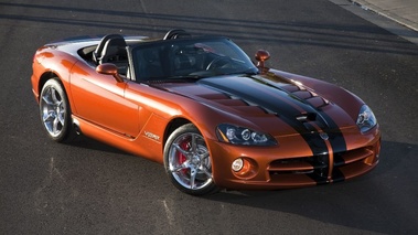 Dodge Viper SRT-10 2010 - orange - 3/4 avant droit