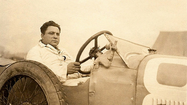 Fernand Bachmann en voiture Photo Historique 2