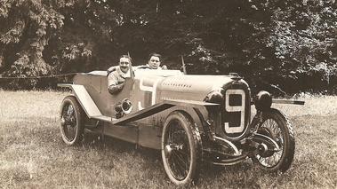 Fernand Bachmann en voiture Photo Historique