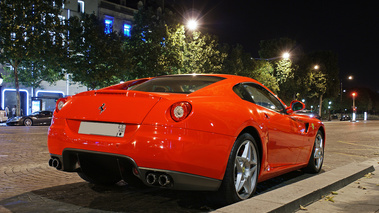 Ferrari 599 GTB Fiorano rouge 3/4 arrière droit - Champs-Elysées