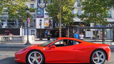 KB RossoCorsa IV - Ferrari 458 Italia rouge profil travelling