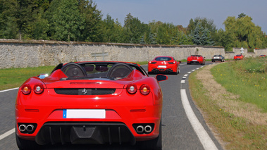 KB RossoCorsa IV - Ferrari F430 Spider rouge face arrière travelling