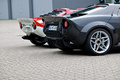 Lancia New Stratos - profil arrière droit, à côté d'une Stratos originelle