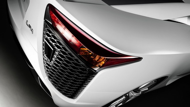 Lexus LF-A - blanche - détail, feu arrière