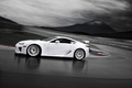 Lexus LF-A - blanche - profil, sur piste