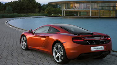 McLaren MP4-12C - orange - 3/4 arrière gauche