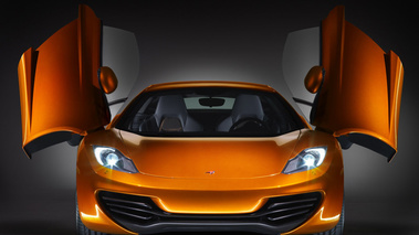 McLaren MP4-12C - orange - face avant, portes ouvertes