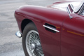 Montlhéry le 27.03.10 - Aston Martin DB4 Volante bordeau aile avant gauche