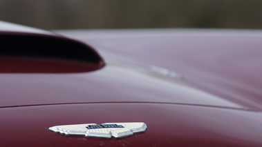 Montlhéry le 27.03.10 - Aston Martin DB4 Volante bordeau logo