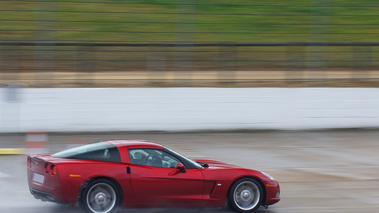 Montlhéry le 27.03.10 - Chevrolet Corvette C6 rouge 3/4 arrière droit filé