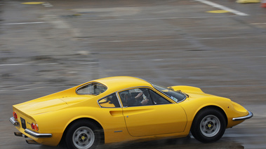 Montlhéry le 27.03.10 - Ferrari 246 GT Dino jaune 3/4 arrière droit filé