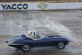 Montlhéry le 27.03.10 - Jaguar Type E Cabriolet bleu 3/4 arrière droit filé