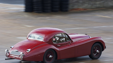 Montlhéry le 27.03.10 - Jaguar XK120 Coupé bordeau 3/4 arrière droit filé