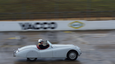 Montlhéry le 27.03.10 - Jaguar XK120 Roadster blanc filé