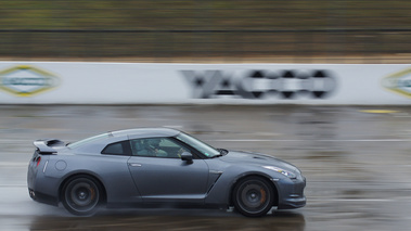 Montlhéry le 27.03.10 - Nissan GTR anthracite filé