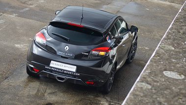 Montlhéry le 27.03.10 - Renault Megane III RS noir Pace Car 3/4 arrière droit vue de haut penché