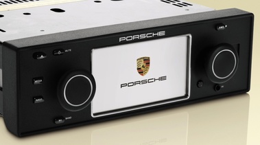 Porsche Navigation Unit (HD) zoom