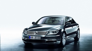 Volkswagen Phaeton FL - noire - 3/4 avant gauche