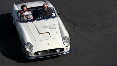 Modena Track Days 2011 - Ferrari 250 GT California Spider SWB blanc 3/4 avant droit vue de haut