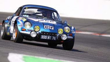 Alpine A110 bleu Tour Auto 2009 3/4 avant droit