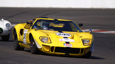 Ford GT40 jaune Tour Auto 2009 3/4 avant droit