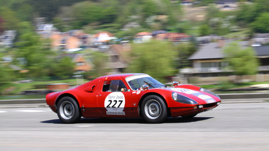 Porsche 904 GTS rouge/grise Tour Auto 2009 3/4 avant droit filé