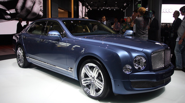 Bentley Mulsanne bleu 3/4 av droit